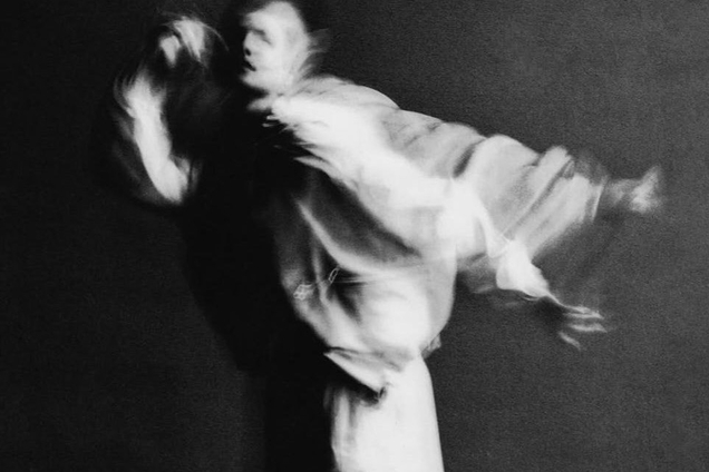 Слишком уверенная, чтобы объяснять