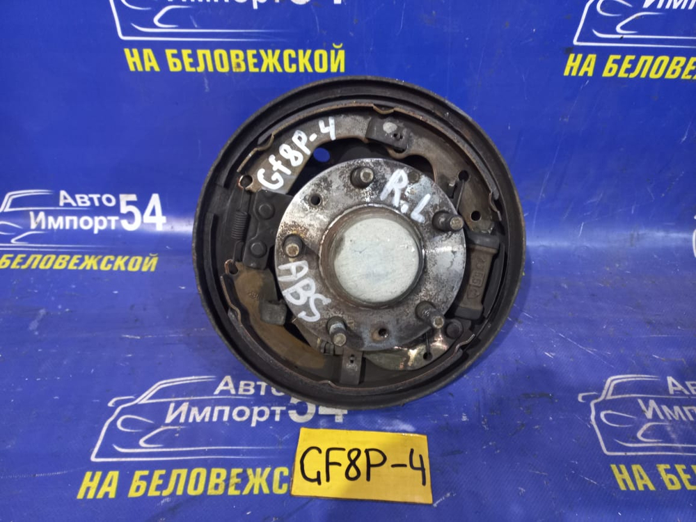 Ступица задняя левая MAZDA CAPELLA 1999
