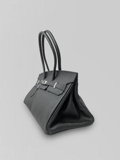 Сумка однотонная прямоугольной формы с короткими ручками и замком