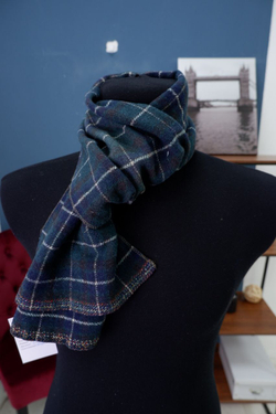 Шарф темный в клетку