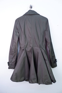 Плащ Kira Plastinina модный, маркировка XS, визуально 42 размер