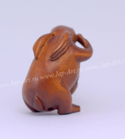 Нэцкэ Кролик с трубкой