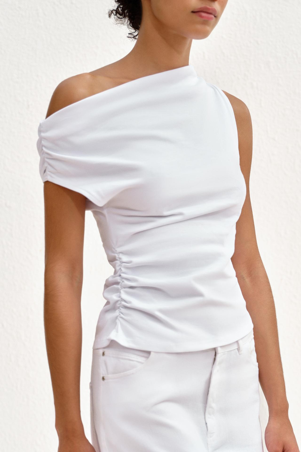 ZARA АСИММЕТРИЧНЫЙ ТОП СО СБОРКАМИ, БЕЛЫЙ