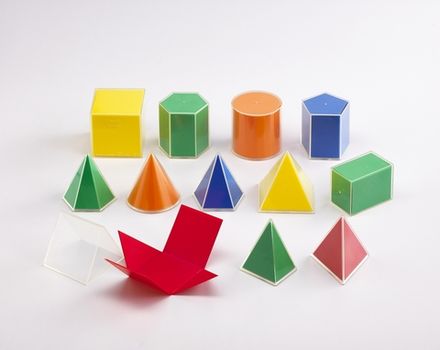 Фигуры геометрические складные 2D в 3D. Набор учебно-игровой 8 см.(12 форм, 5 цветов)