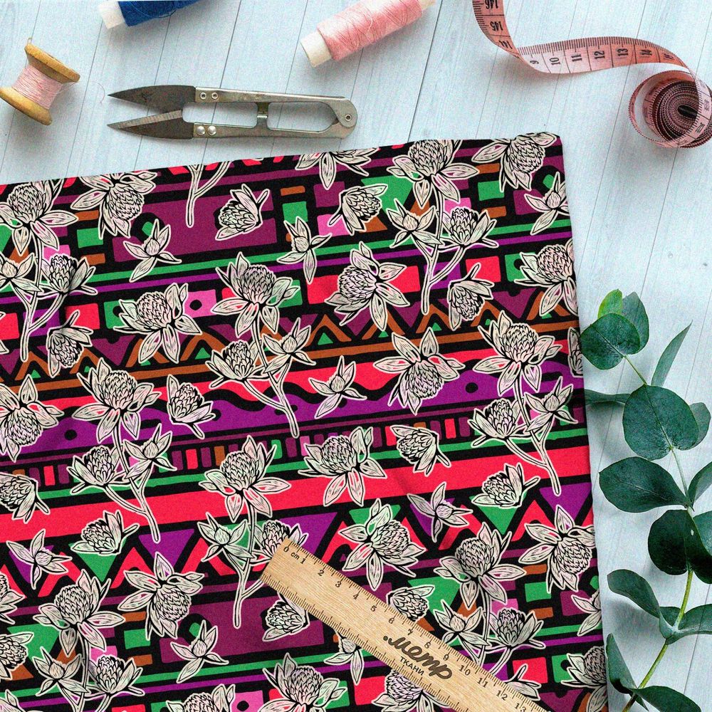 Ткань таффета эскизы клевера на фоне цветной мозаики