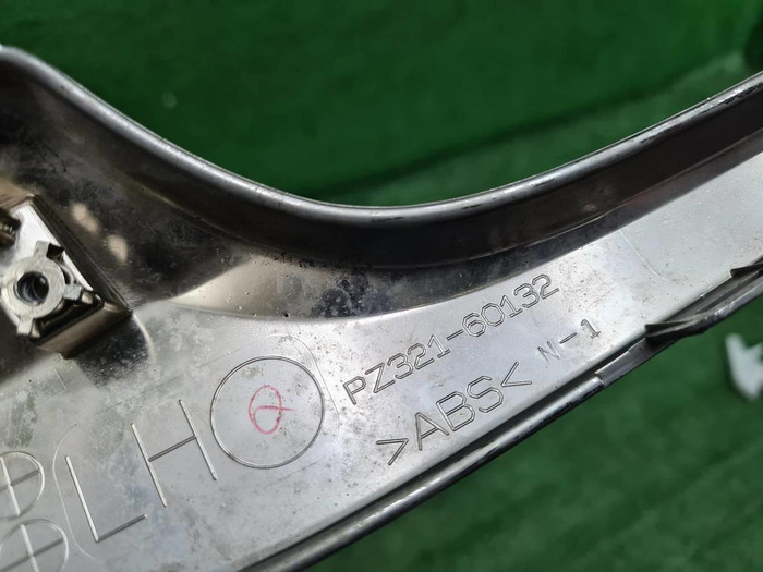 Молдинг передний левый Toyota LC Prado 150 (17-20)