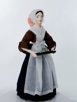 Кукла фарфоровая в костюме служанки 18 века Шоколадница Лиотара