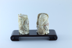 Сет нэцкэ Дзюродзин и Фукурокудзю на подставке