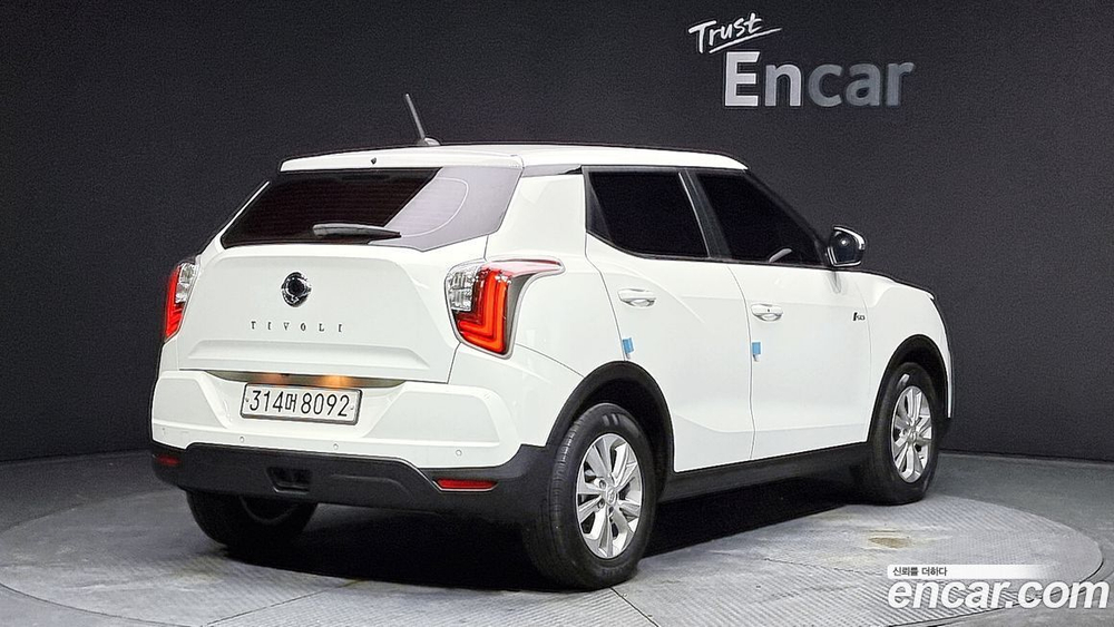 KG Mobility (Ssangyong) Very New Tivoli Бензин 1.5 2WD (12.2019)