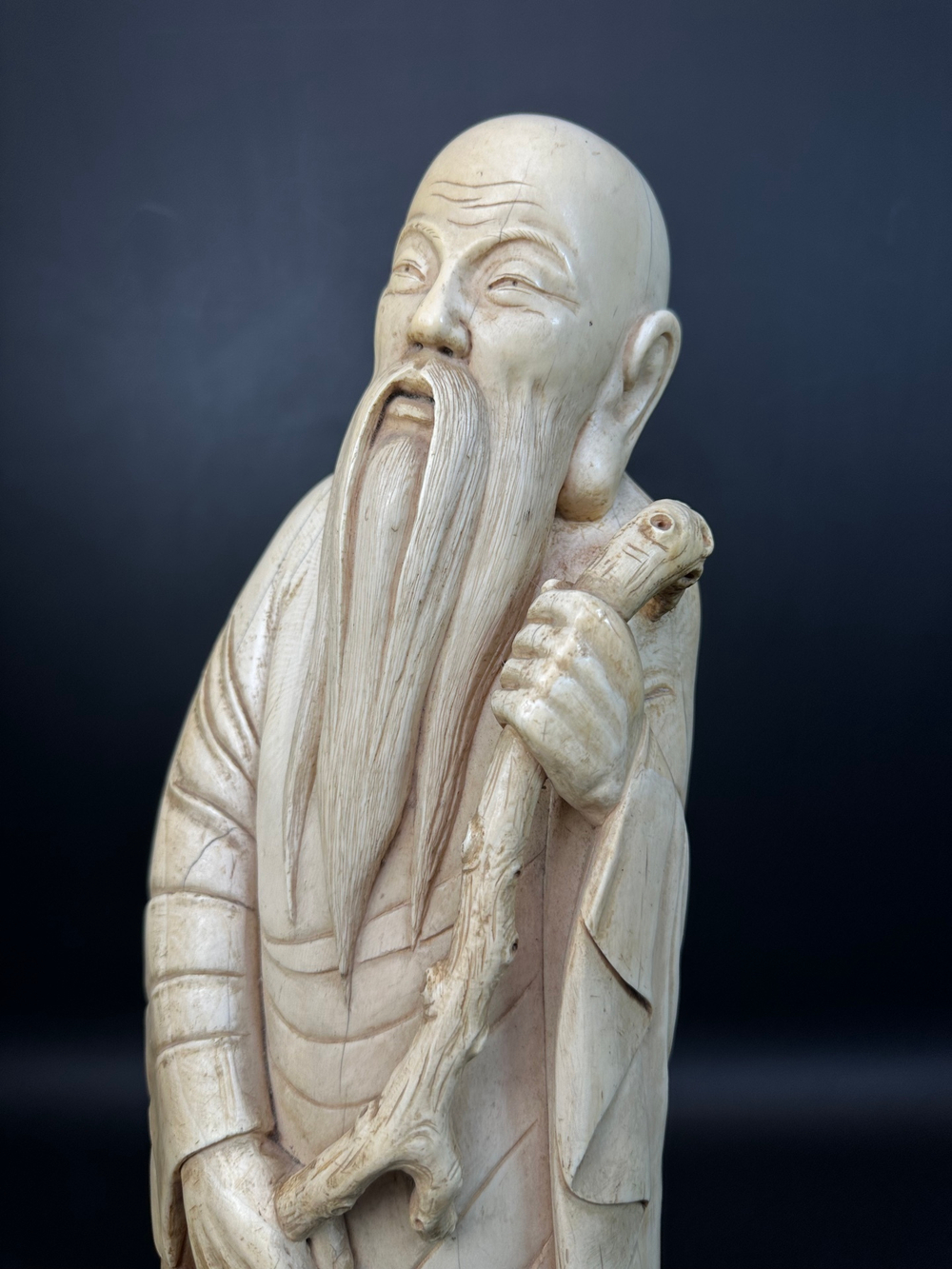 Массивная скульптура из кости — Шоу-Син