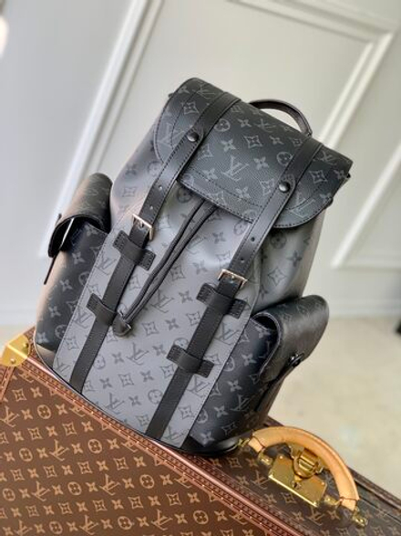 Louis Vuitton Christopher MM