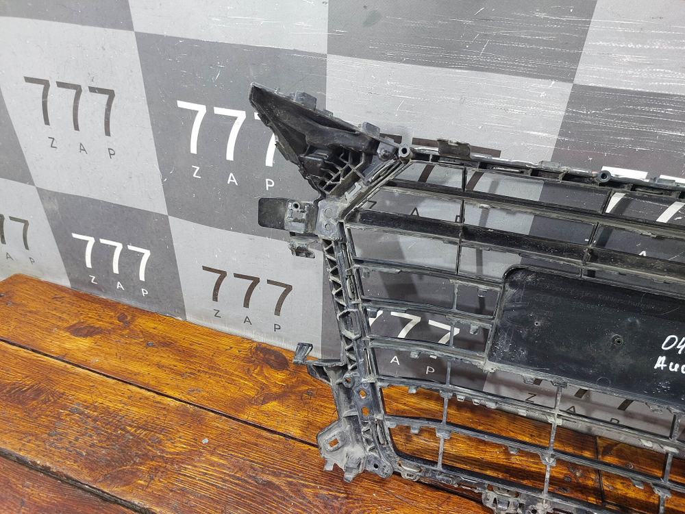 Решетка радиатора Audi TT (8S) 14-19 Б/У Оригинал 8S0853651