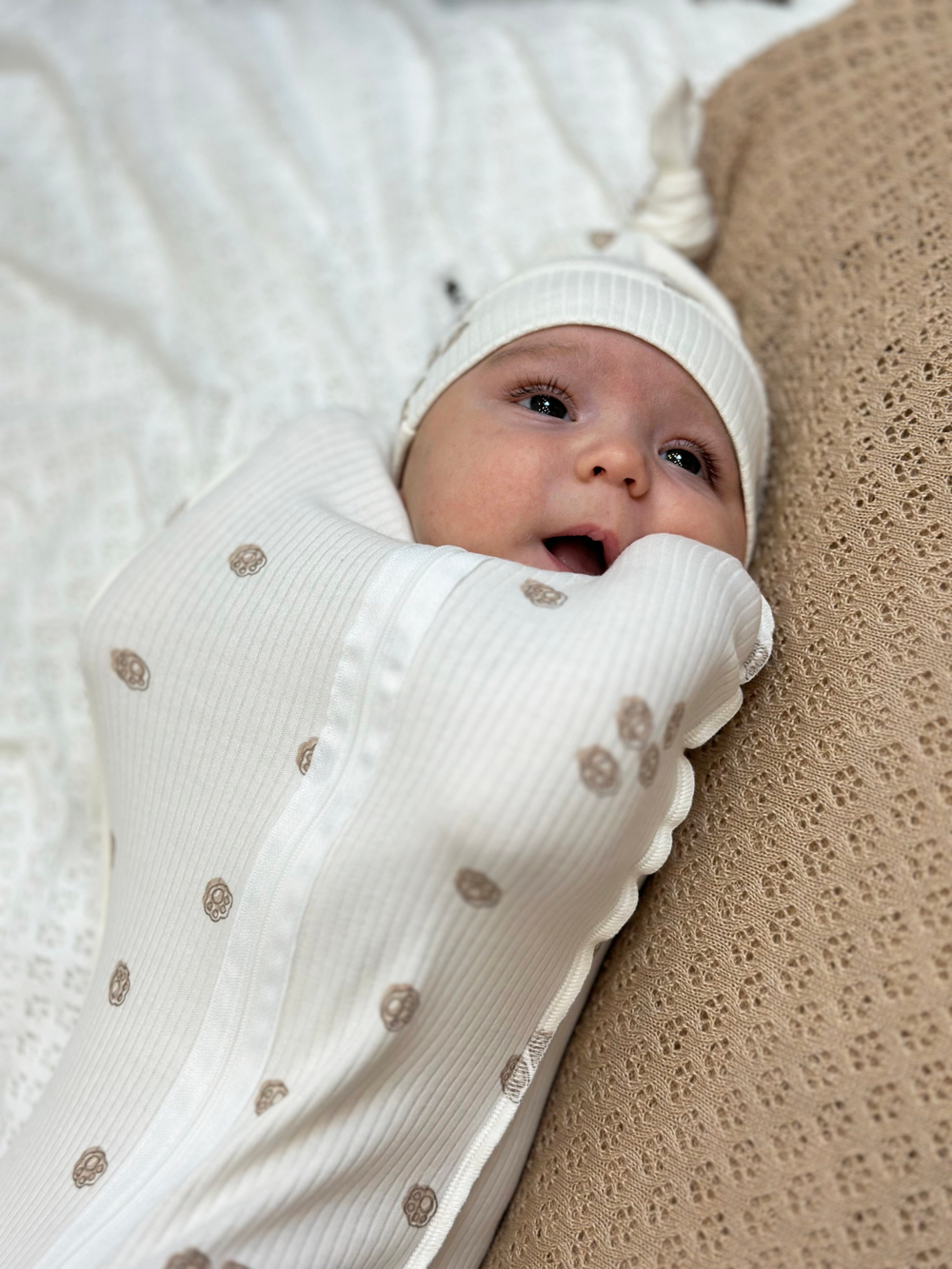 Шапочка Узелок Лапки Рубчик Экрю RinaAmari