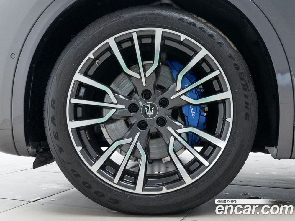 Maserati Grecale 2.0 AWD 모데나 (04.2023)