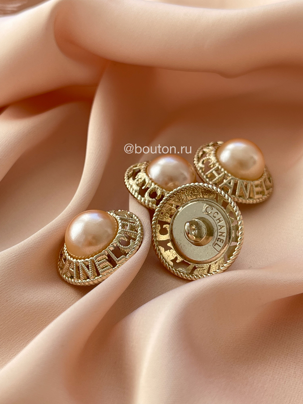 Пуговицы Шан. Золотые Жемчуг5 лого 20 мм бежевая пудра