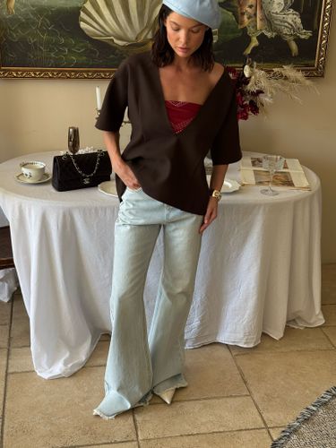 Шоколадный топ с V-вырезом