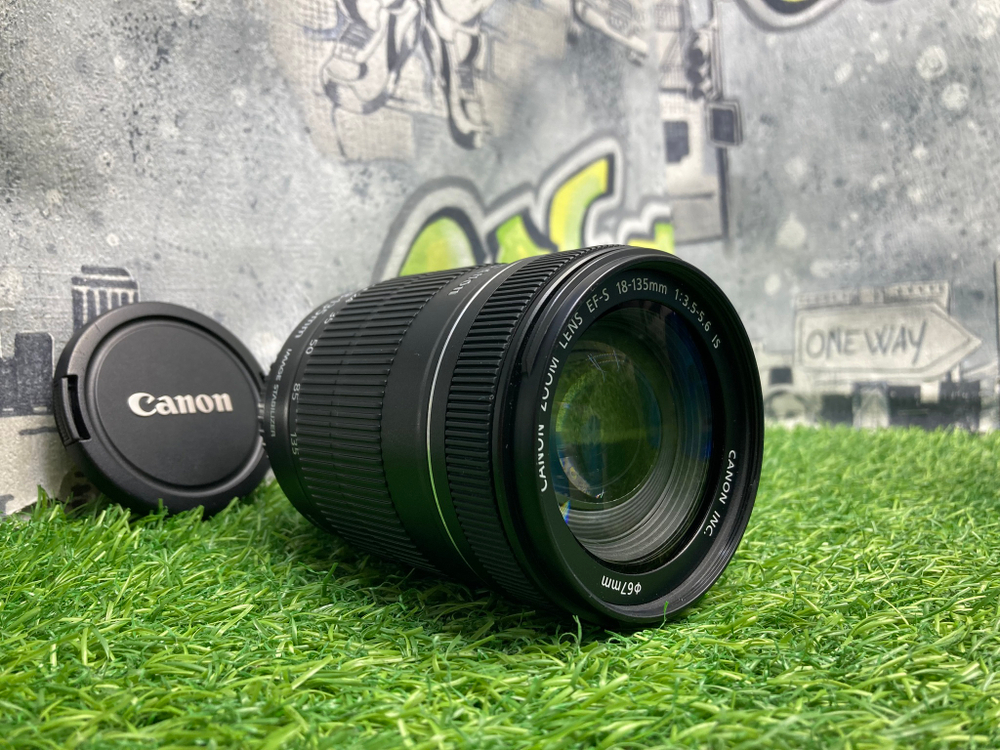 Canon EF-S 18-135mm 3.5-5.6 IS