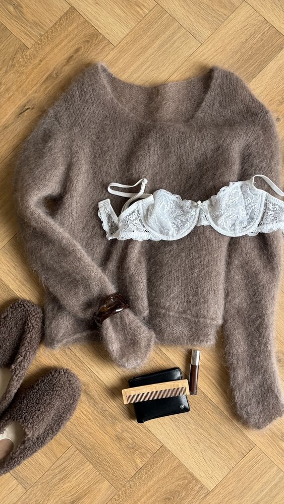 коричневый