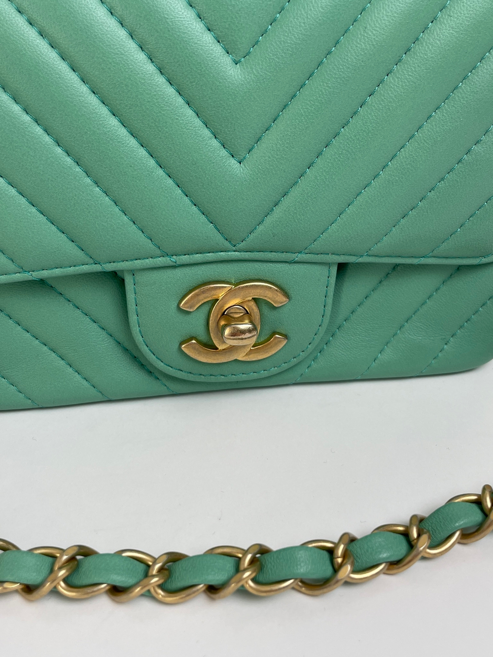 Сумка Chanel Chevron Mini Classic Flap Bag