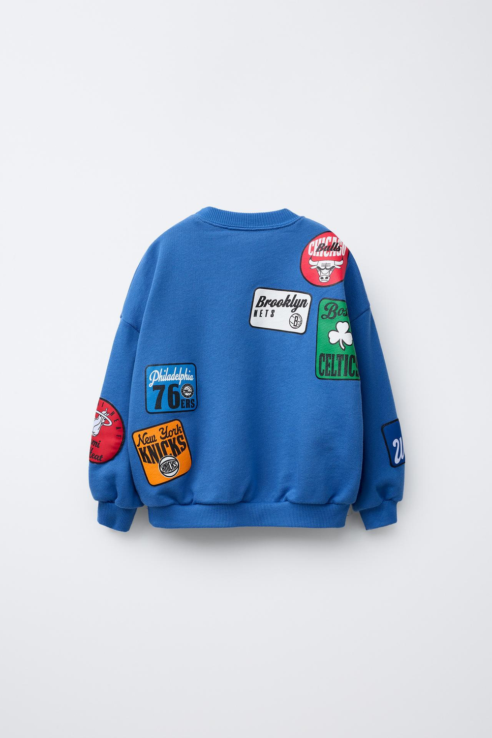 ZARA ТОЛСТОВКА С НАШИВКАМИ NBA ©, ЯРКО-СИНИЙ