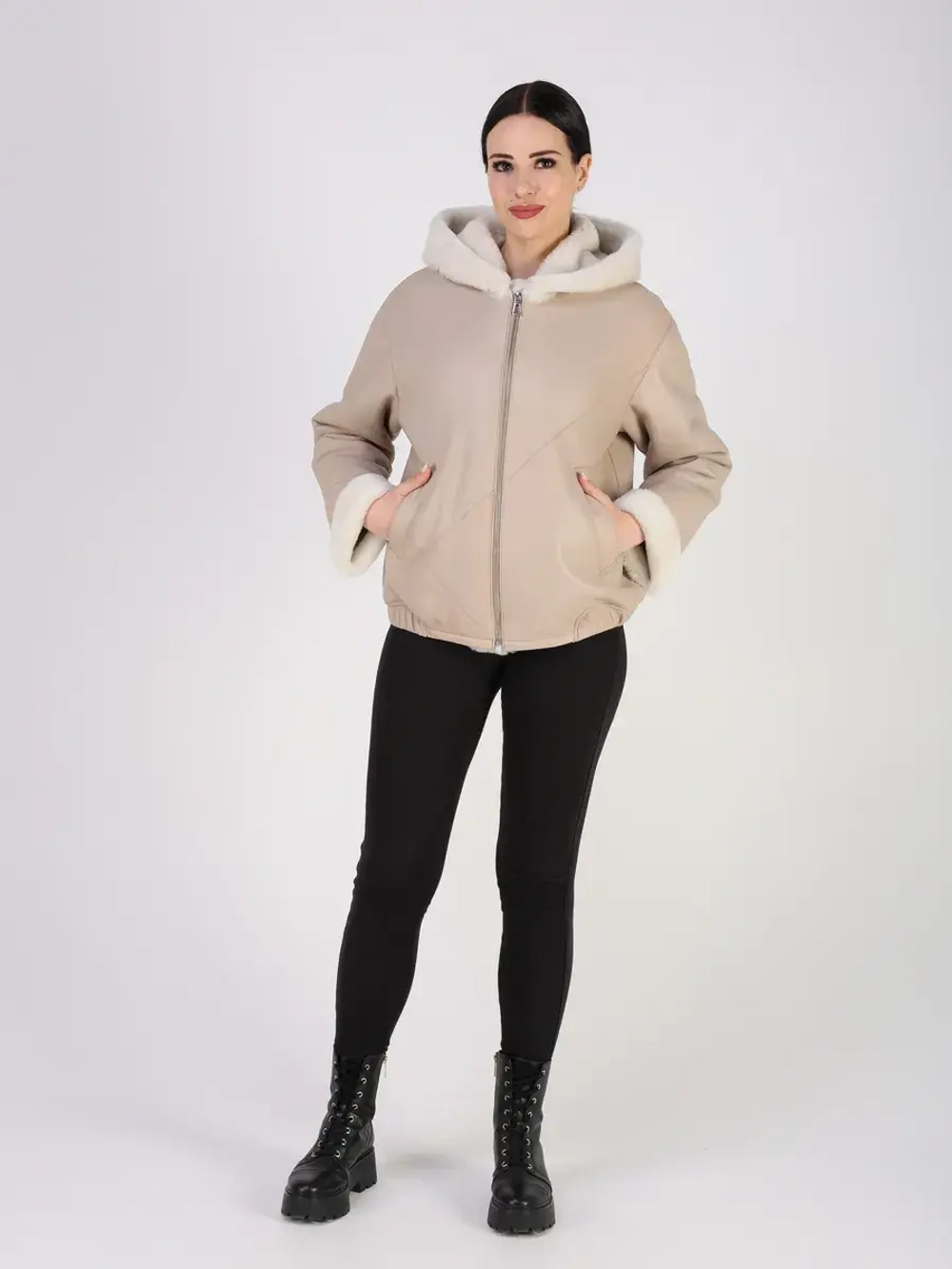 Дубленка зимняя натуральная куртка короткая с капюшоном