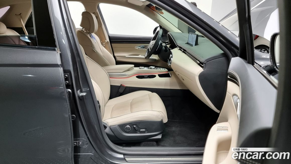 Genesis GV70 2.5T Бензин 2WD (06.2021)