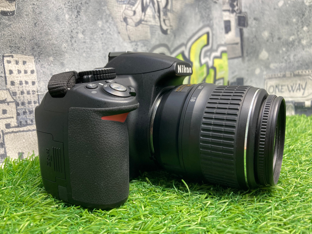 Nikon D3100 Kit 18-55mm 3.5-5.6G 3.100 кадров