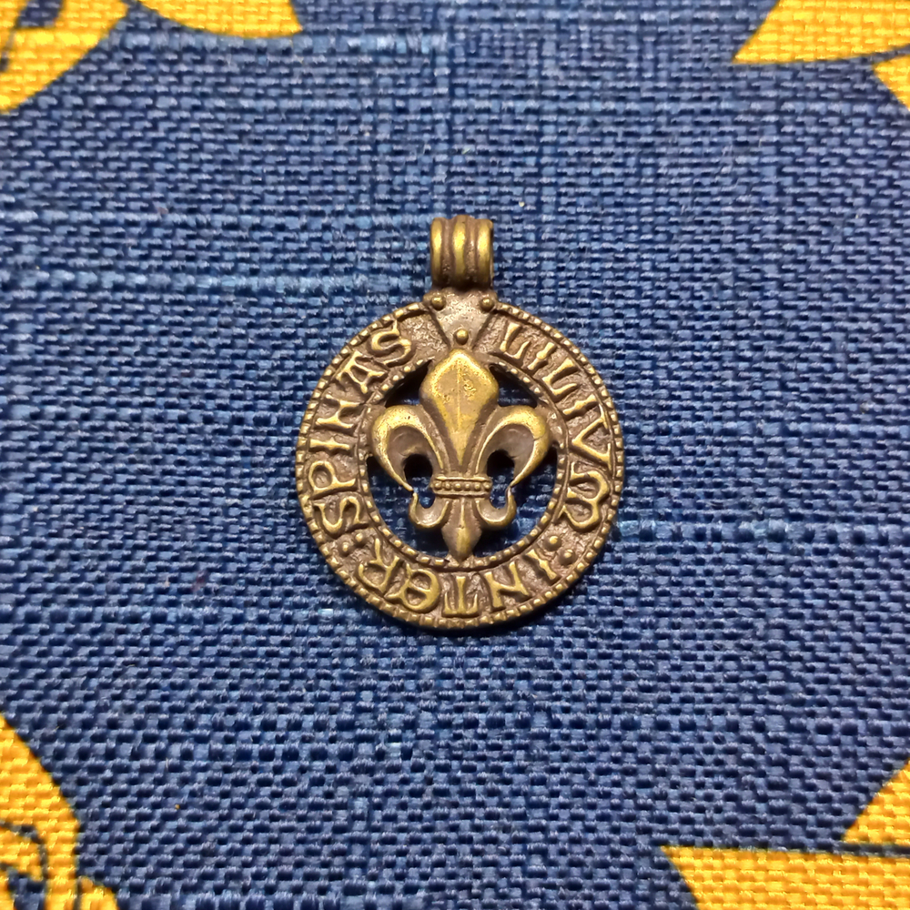 Подвеска. Лилия