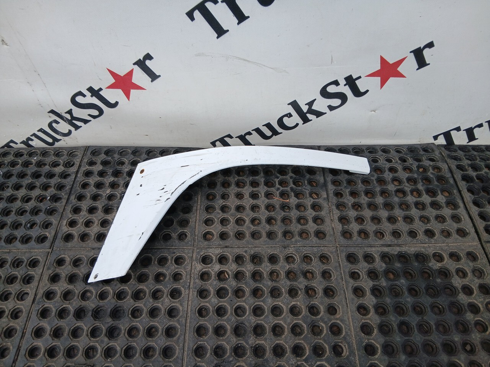 Облицовка фары левая