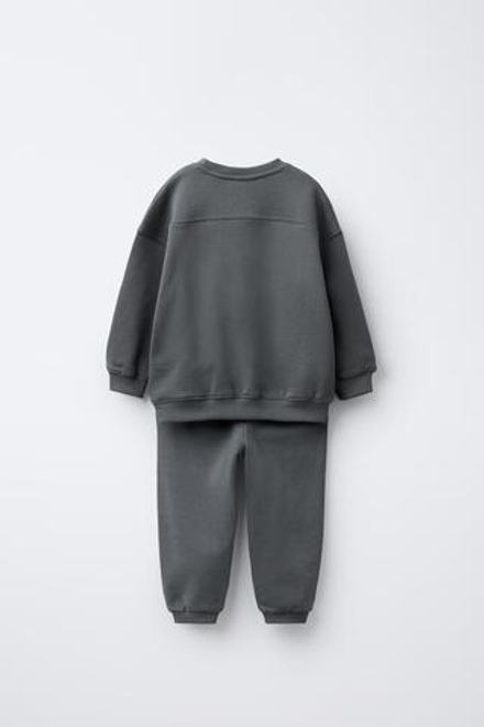 ZARA КОМПЛЕКТ ИЗ ТОЛСТОВКИ И БРЮК-ДЖОГГЕРОВ С ЭТИКЕТКОЙ, ТЕМНО-СЕРЫЙ
