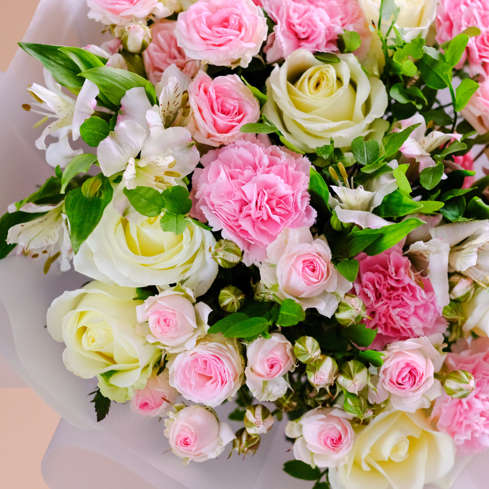 Нежный букет с белыми розами #27 (готовый букет)