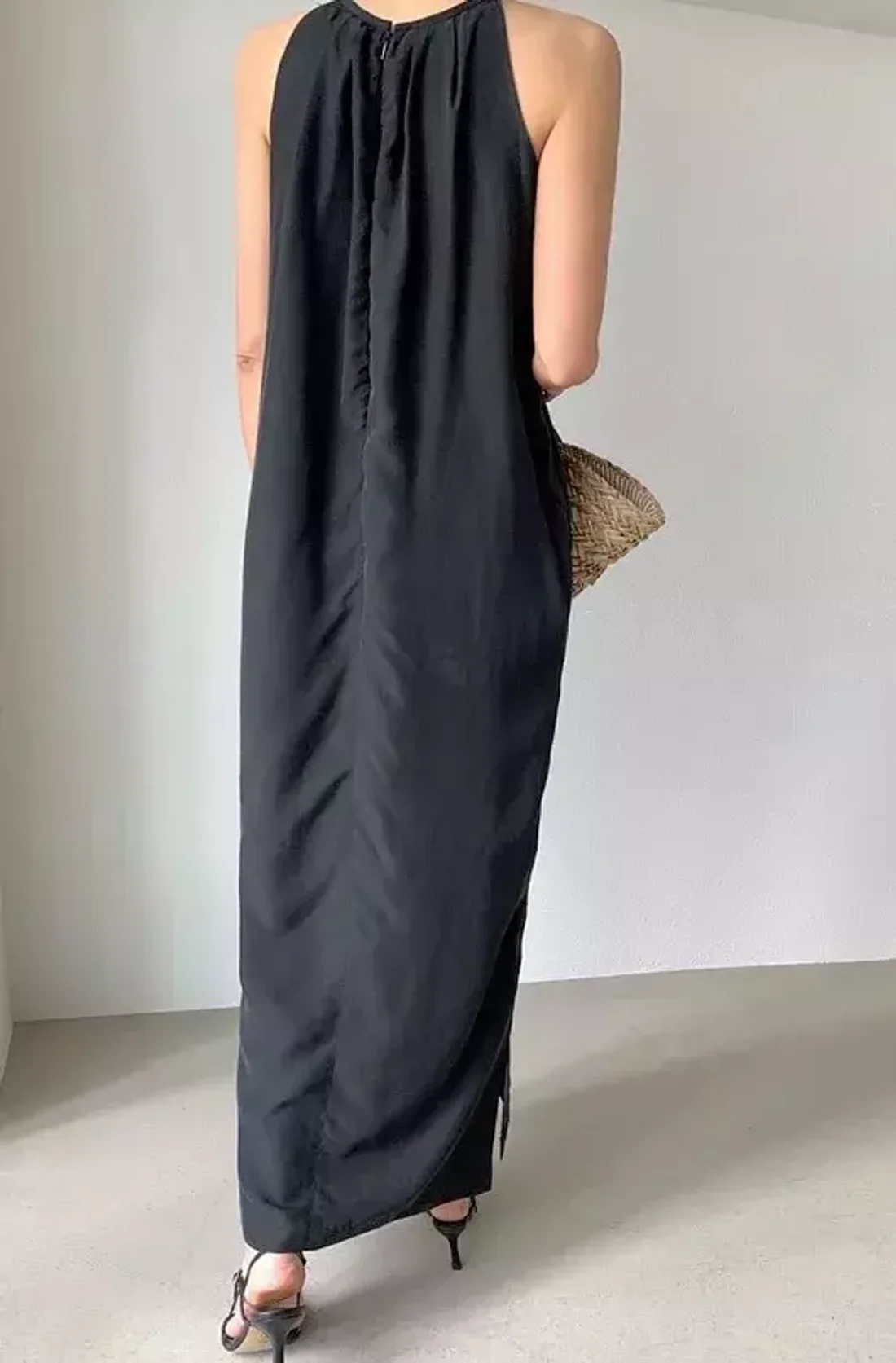 Платье с поясом «LOJI»