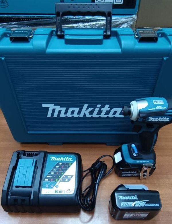 Аккумуляторный ударный шуруповерт Makita DTD172RFE