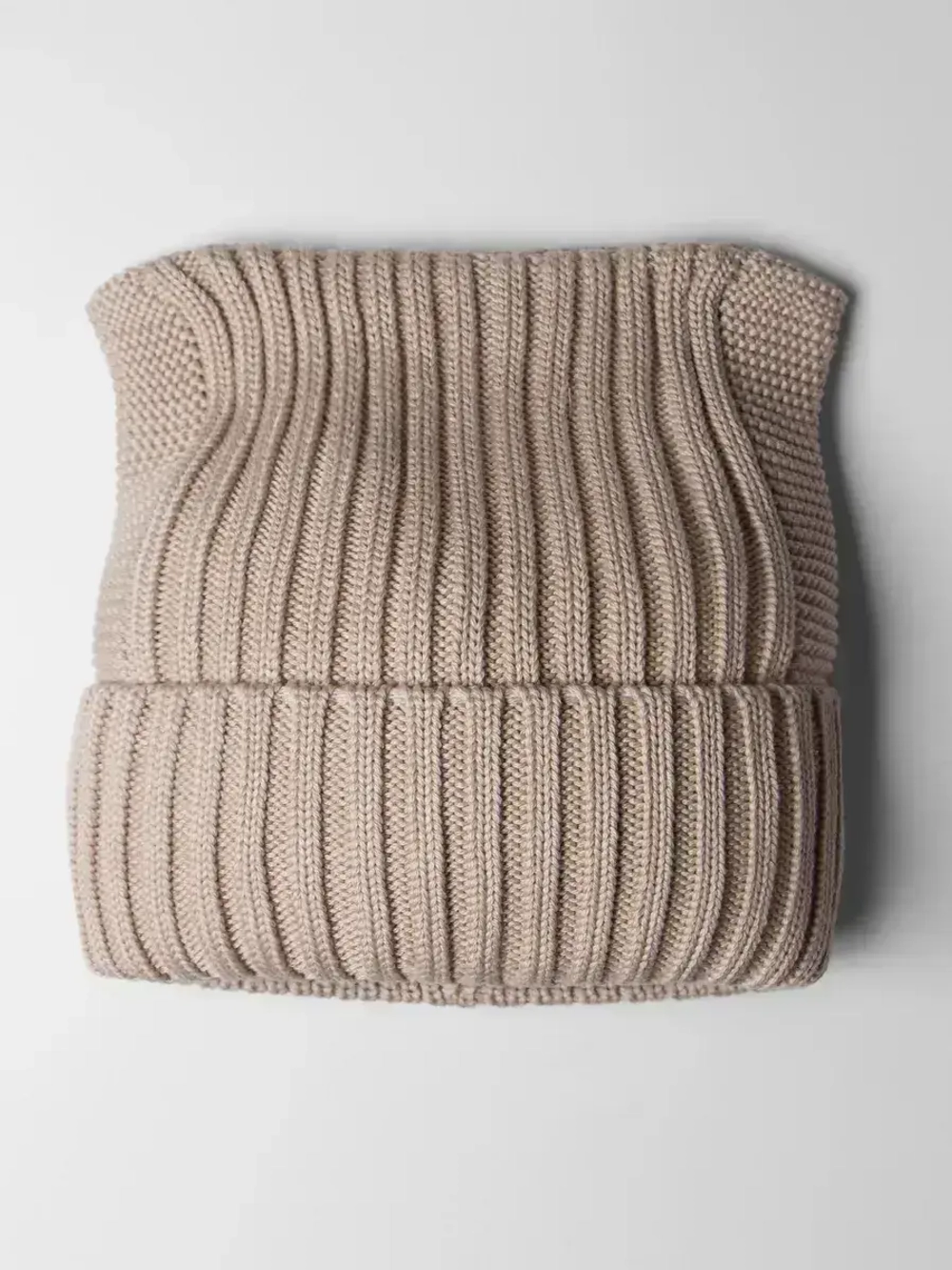 Шапка вязаная с ушками женская на осень