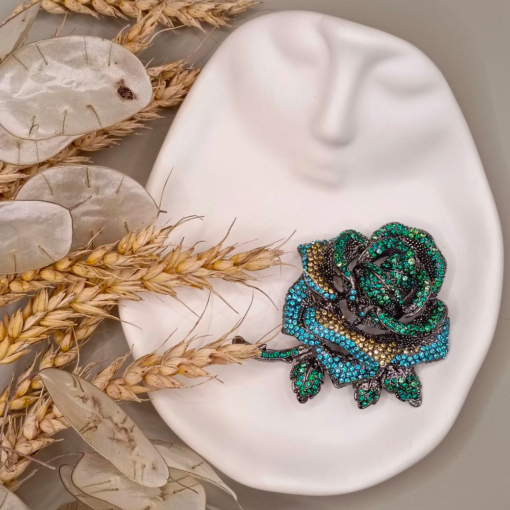 Брошь " Роза Гигантелла со стразами"