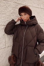 Пуховик средней длины с карманами