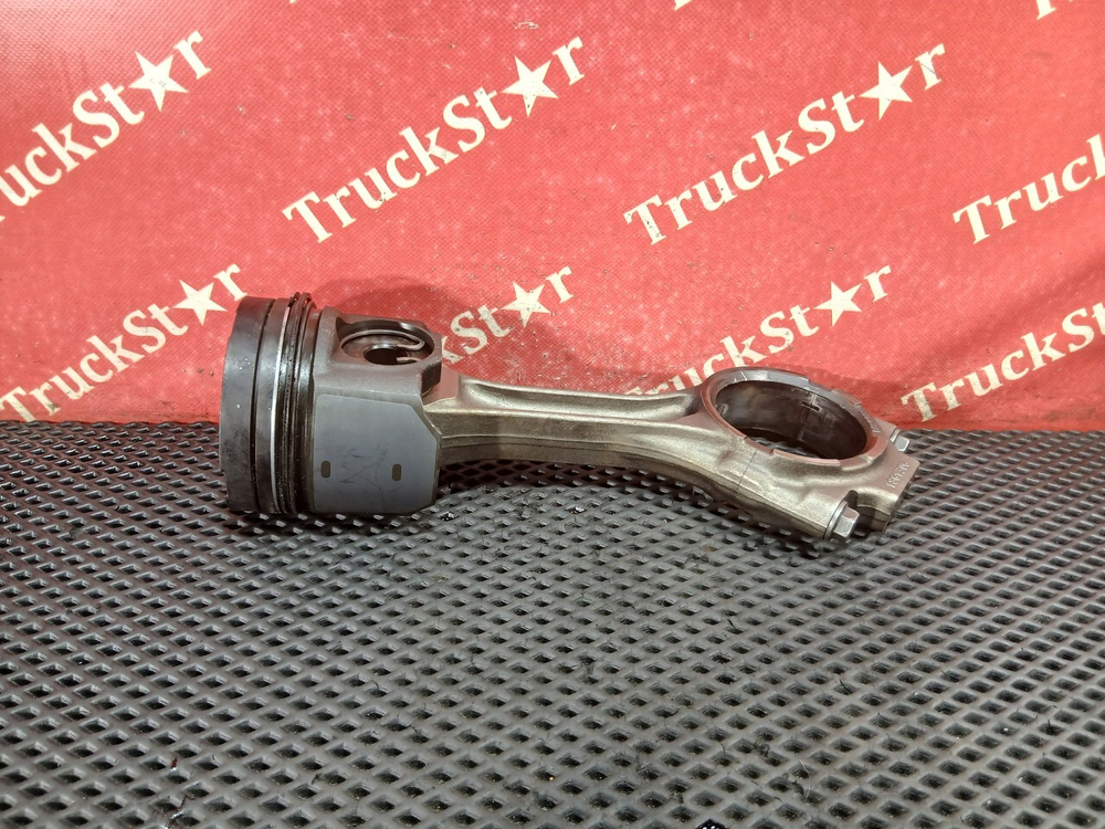 Поршень с шатуном 2020г.