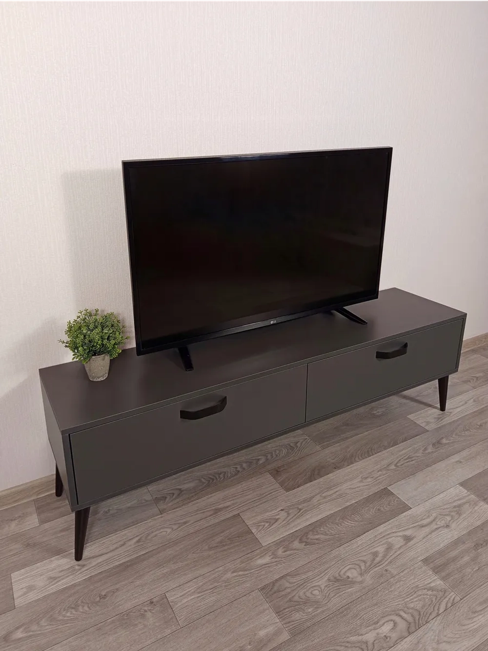 Тумба под телевизор "Венеция" с ящиками