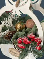 Новогодняя композиция с игрушками