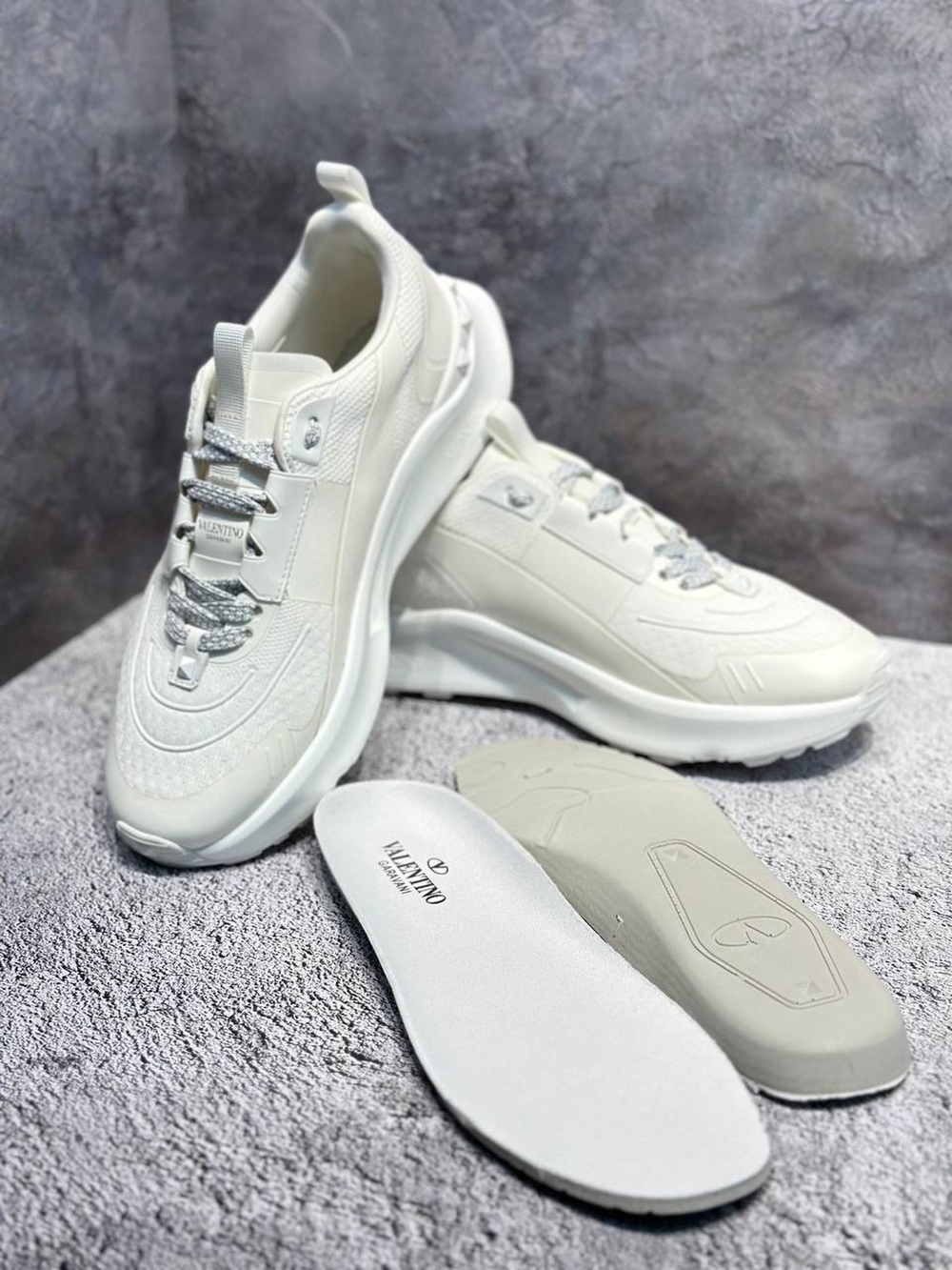 Кроссовки Valentino