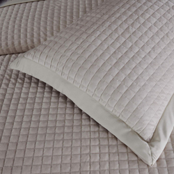 Покрывало 160х220 и наволочка 50х70 Sofi De MarkO Лоретта Молоко