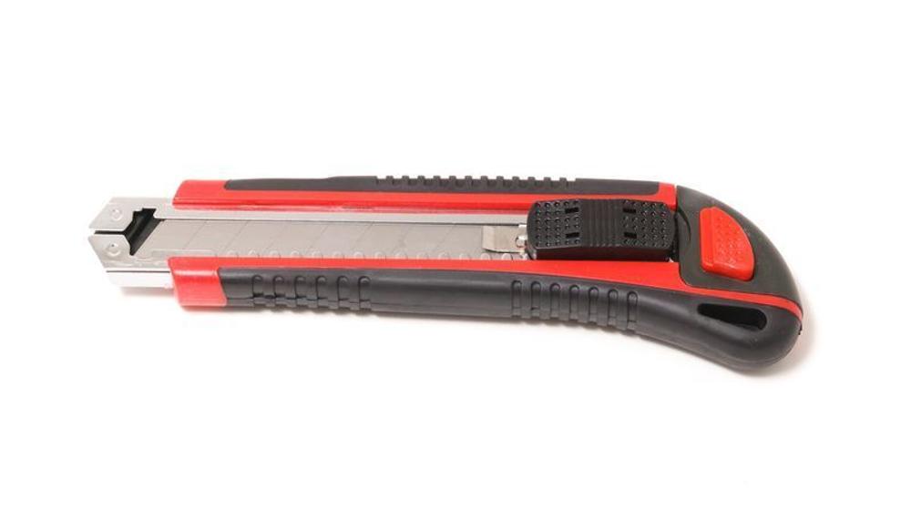 Нож универсальный с запасными лезвиями 3шт 18мм, в блистере RockForce RF-5055P4