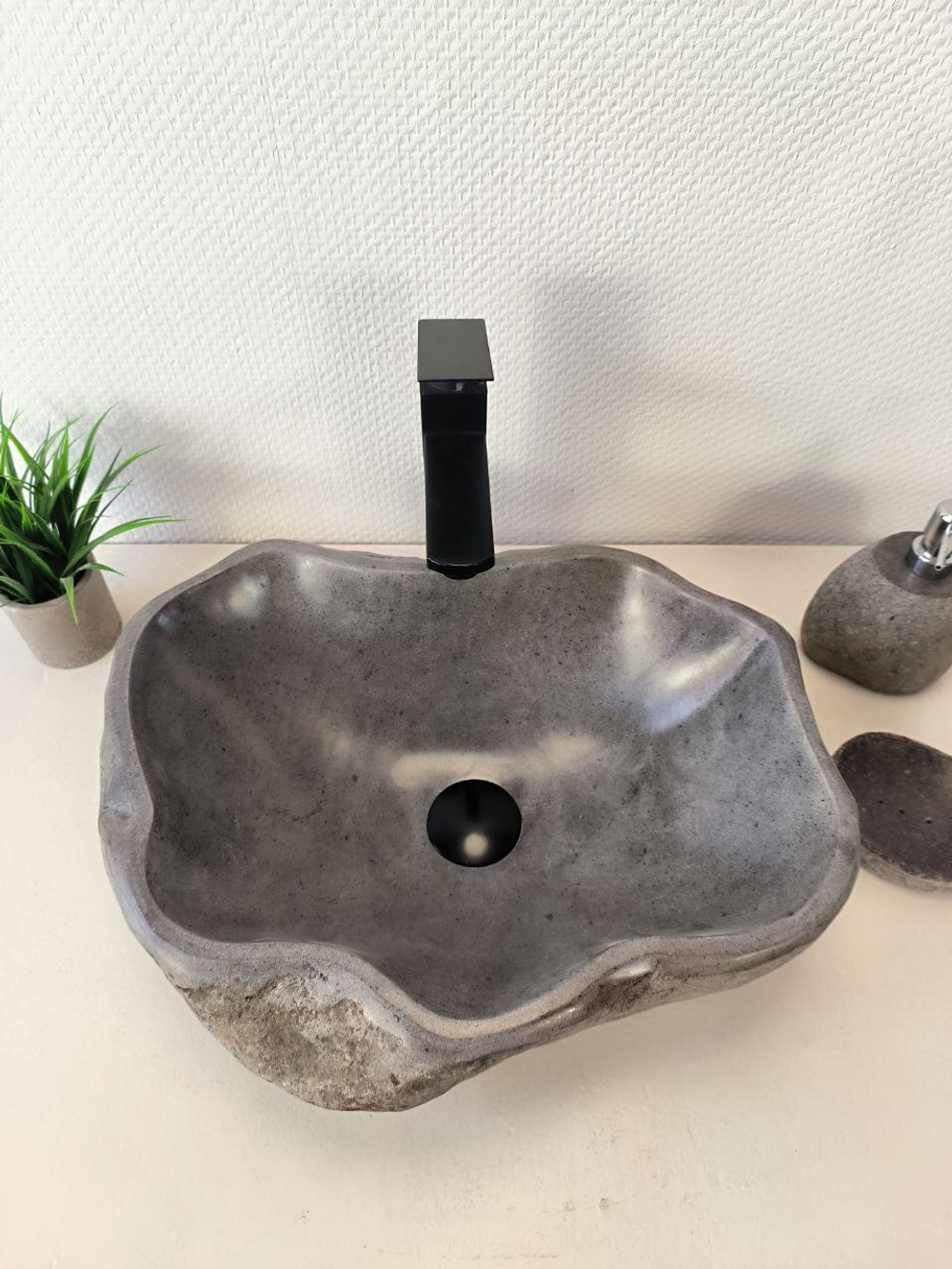 Раковина из речного камня RS-65969 45х36х15 из натурального камня