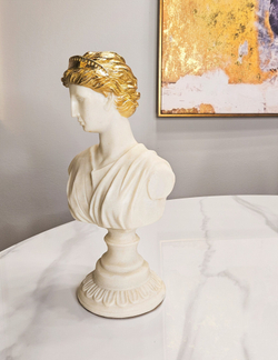 Статуэтка Figurine female