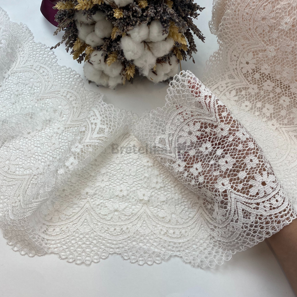 Кружево эластичное нежно-бежевое 19,5 см