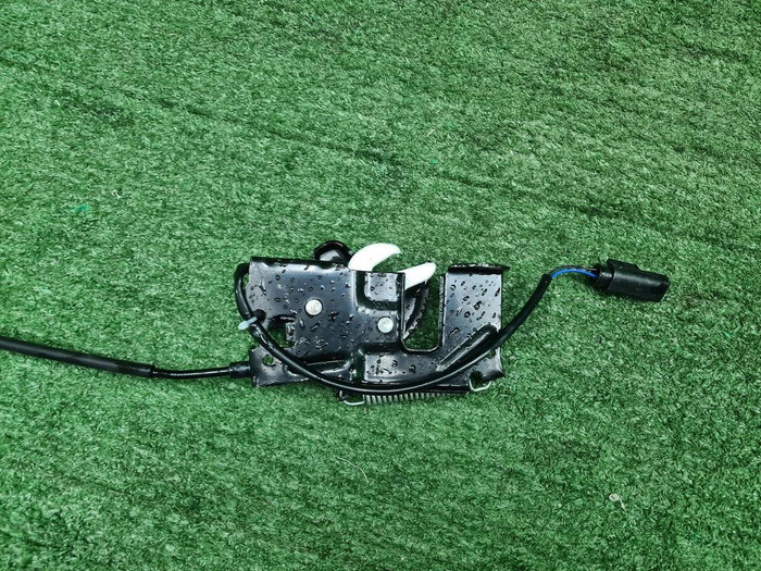 Замок капота BMW 3er F30 (2011-2020)