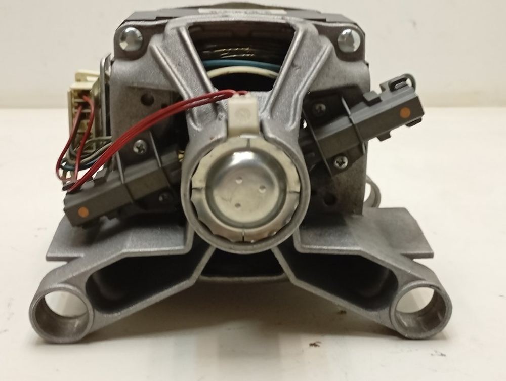 WMUF5050 кт42 Двигатель стиральной машины Hotpoint-Ariston 160028019.00 б/у