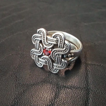 Кольцо "Узел удачи".