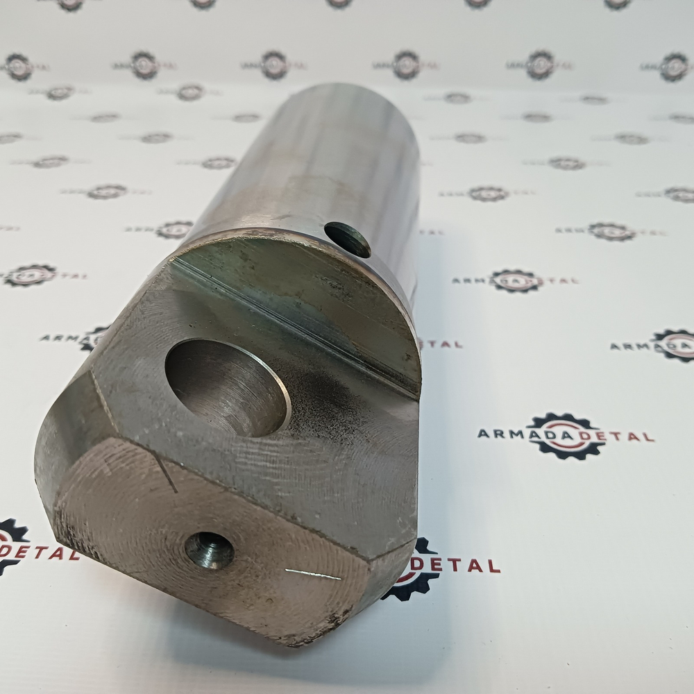 Палец каретки верхний | 811/90165, 332/F7264 | Россия