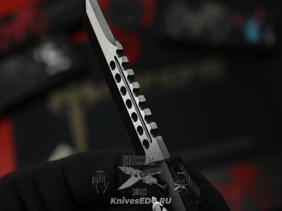 Фронтальный нож Microtech Ultratech Hellhound Black  119-1TS с клинком из стали Böhler M390